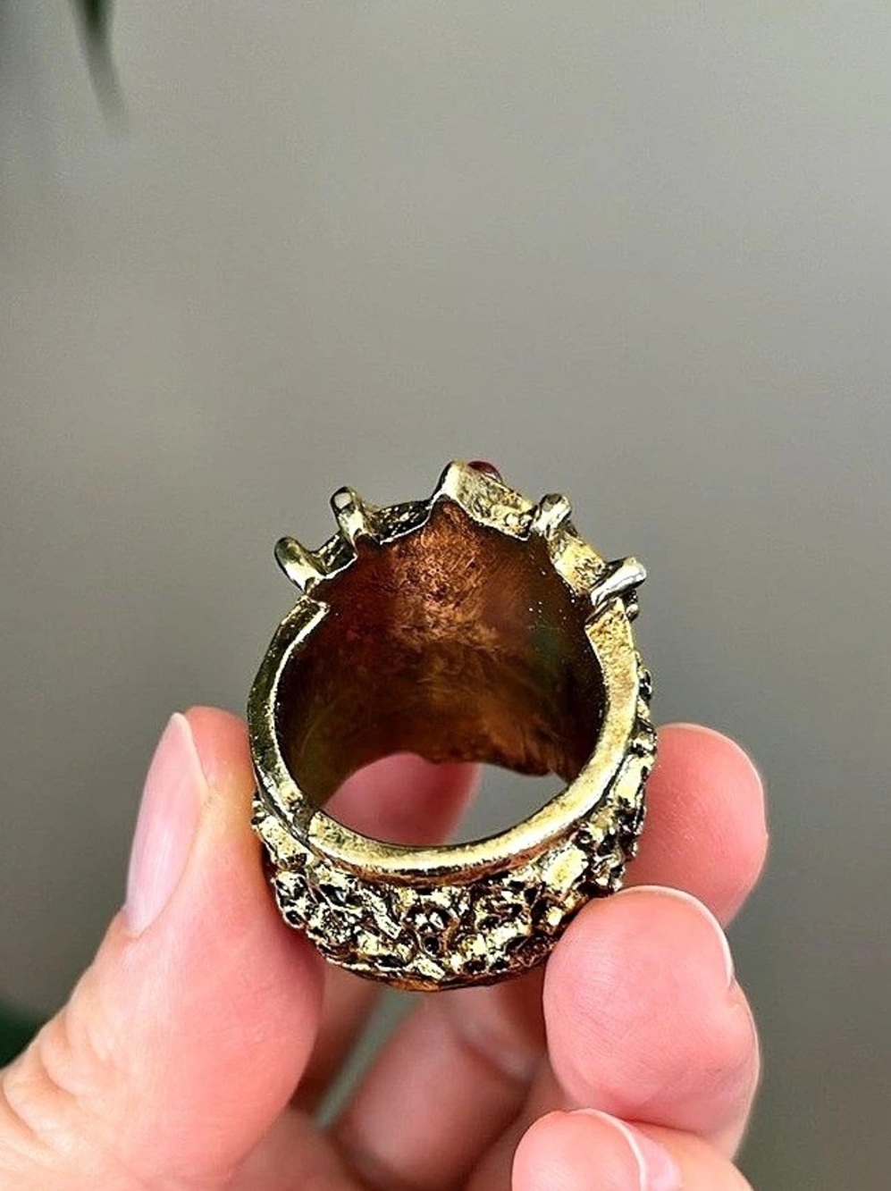Vintage Halloween Costume Ring Skull Crown Statement Ring in Gold-Tone Pirate - Picture 5 of 7